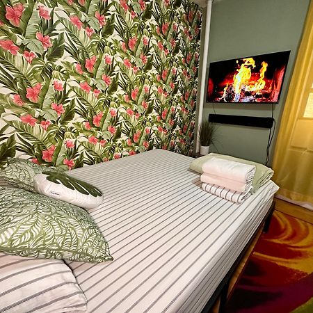Tropical Comfort Room In Harlem Cozy Stay With Snacks & Style ニューヨーク エクステリア 写真